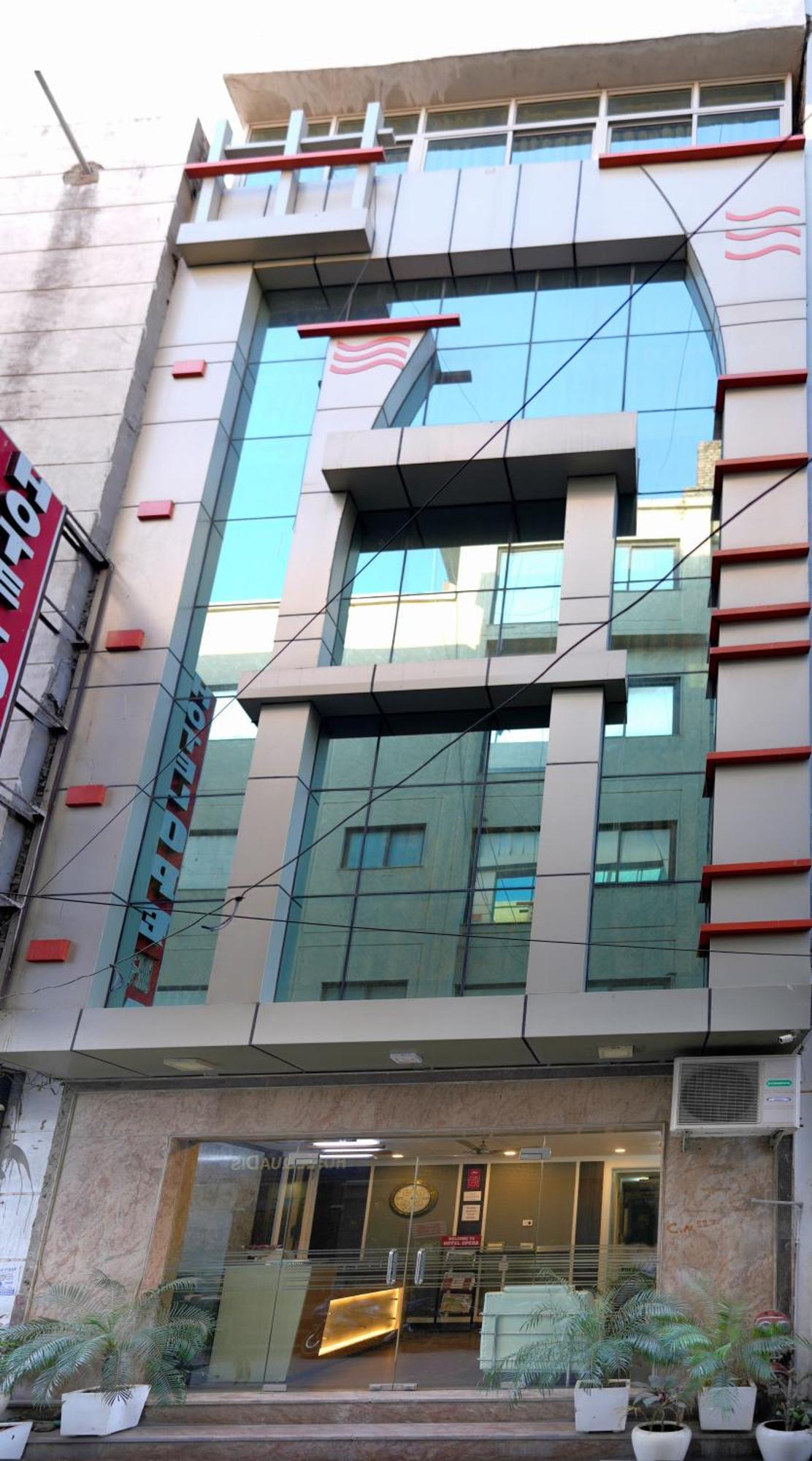 Hotel Oppera Delhi Airport Nowe Delhi Zewnętrze zdjęcie